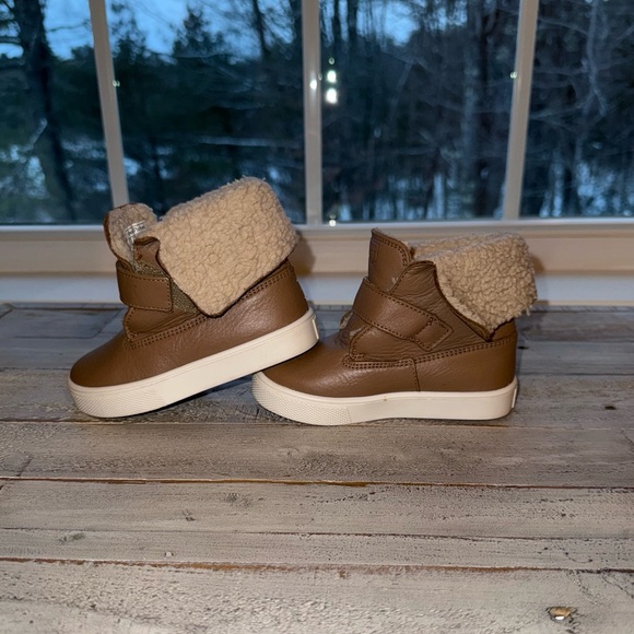 Freshly Picked Almond Sherpa Boots toddler size 6 in excellent condition unisex - Picture 12 of 12